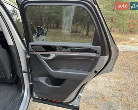 Серый Фольксваген Туарег, объемом двигателя 3 л и пробегом 56 тыс. км за 46900 $, фото 8 на Automoto.ua