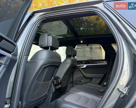 Сірий Фольксваген Туарег, об'ємом двигуна 3 л та пробігом 175 тис. км за 53999 $, фото 76 на Automoto.ua