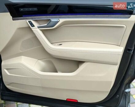 Серый Фольксваген Туарег, объемом двигателя 2.97 л и пробегом 79 тыс. км за 57900 $, фото 26 на Automoto.ua