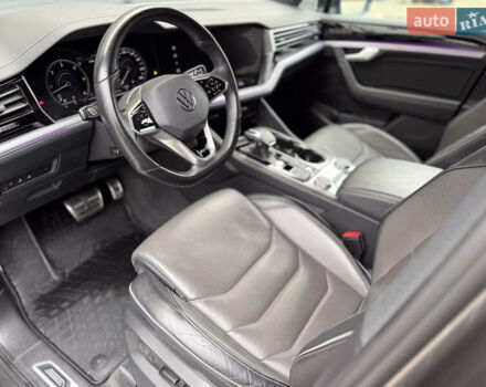 Серый Фольксваген Туарег, объемом двигателя 2.97 л и пробегом 160 тыс. км за 53700 $, фото 25 на Automoto.ua