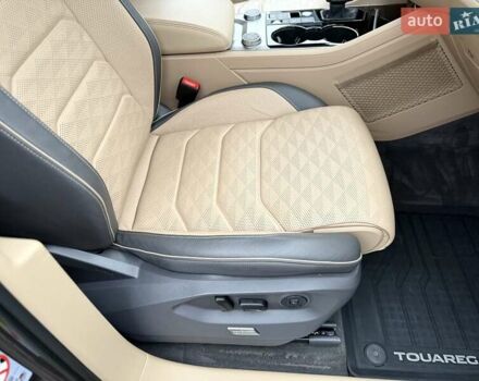 Серый Фольксваген Туарег, объемом двигателя 2.97 л и пробегом 79 тыс. км за 57900 $, фото 31 на Automoto.ua