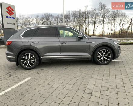 Сірий Фольксваген Туарег, об'ємом двигуна 2.97 л та пробігом 110 тис. км за 56000 $, фото 3 на Automoto.ua