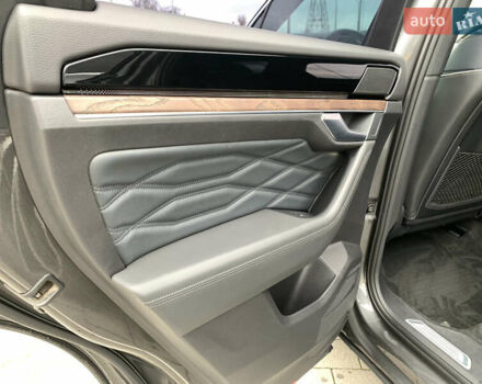 Сірий Фольксваген Туарег, об'ємом двигуна 2.97 л та пробігом 110 тис. км за 56000 $, фото 9 на Automoto.ua