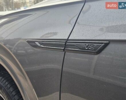 Серый Фольксваген Туарег, объемом двигателя 4 л и пробегом 196 тыс. км за 75900 $, фото 33 на Automoto.ua