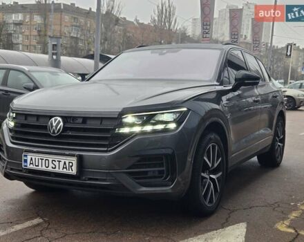Серый Фольксваген Туарег, объемом двигателя 4 л и пробегом 196 тыс. км за 75900 $, фото 1 на Automoto.ua