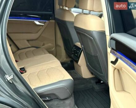 Серый Фольксваген Туарег, объемом двигателя 2.97 л и пробегом 97 тыс. км за 58700 $, фото 28 на Automoto.ua