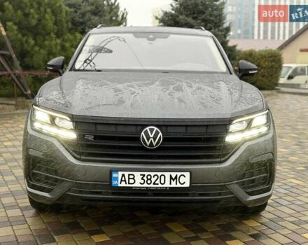 Серый Фольксваген Туарег, объемом двигателя 2.97 л и пробегом 79 тыс. км за 57900 $, фото 2 на Automoto.ua