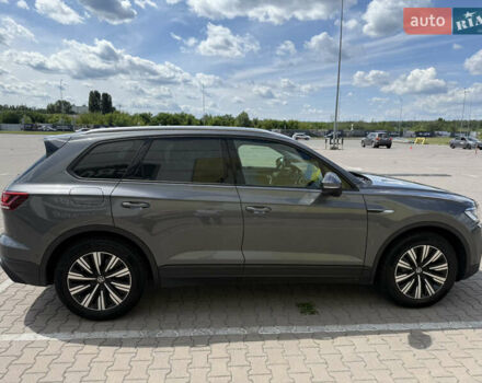 Серый Фольксваген Туарег, объемом двигателя 2.97 л и пробегом 159 тыс. км за 55000 $, фото 6 на Automoto.ua