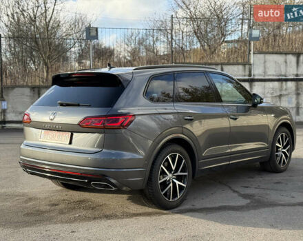 Сірий Фольксваген Туарег, об'ємом двигуна 3 л та пробігом 175 тис. км за 53999 $, фото 19 на Automoto.ua