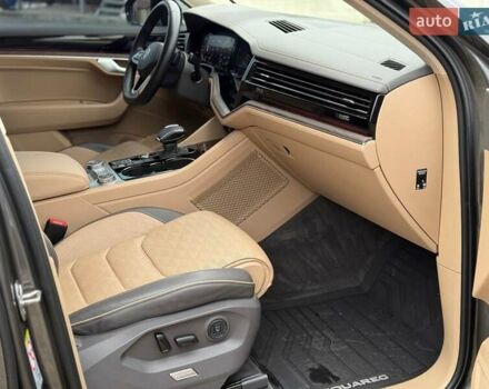 Серый Фольксваген Туарег, объемом двигателя 2.97 л и пробегом 97 тыс. км за 58700 $, фото 19 на Automoto.ua