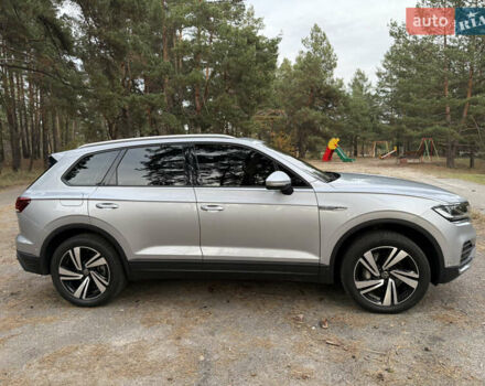 Серый Фольксваген Туарег, объемом двигателя 3 л и пробегом 56 тыс. км за 46900 $, фото 5 на Automoto.ua