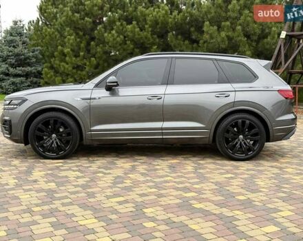 Сірий Фольксваген Туарег, об'ємом двигуна 2.97 л та пробігом 98 тис. км за 58500 $, фото 3 на Automoto.ua