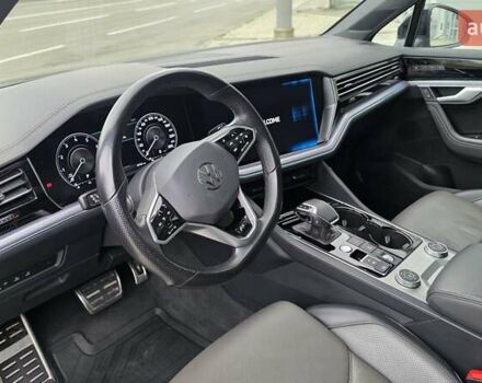 Серый Фольксваген Туарег, объемом двигателя 2.99 л и пробегом 90 тыс. км за 54500 $, фото 58 на Automoto.ua