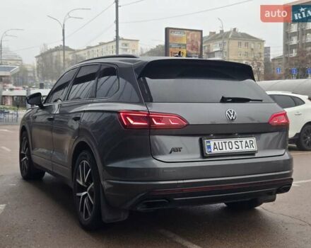 Серый Фольксваген Туарег, объемом двигателя 4 л и пробегом 196 тыс. км за 75900 $, фото 4 на Automoto.ua