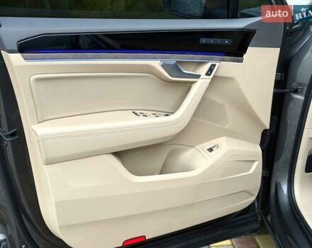 Серый Фольксваген Туарег, объемом двигателя 2.97 л и пробегом 79 тыс. км за 57900 $, фото 15 на Automoto.ua