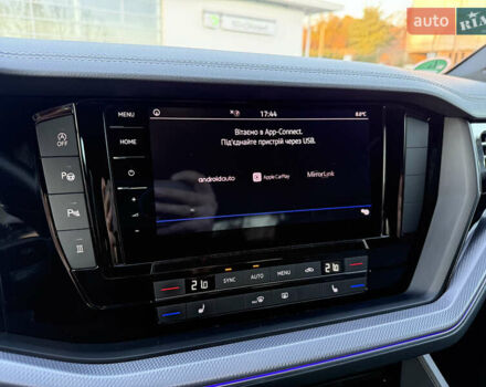 Серый Фольксваген Туарег, объемом двигателя 3 л и пробегом 175 тыс. км за 53999 $, фото 89 на Automoto.ua