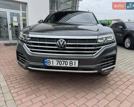 Серый Фольксваген Туарег, объемом двигателя 2.97 л и пробегом 86 тыс. км за 58000 $, фото 1 на Automoto.ua