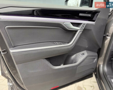 Серый Фольксваген Туарег, объемом двигателя 2.97 л и пробегом 160 тыс. км за 53700 $, фото 18 на Automoto.ua