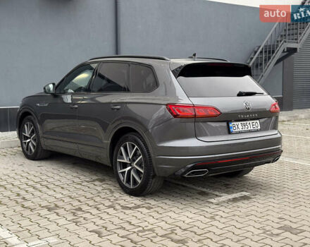 Серый Фольксваген Туарег, объемом двигателя 2.97 л и пробегом 160 тыс. км за 53700 $, фото 8 на Automoto.ua