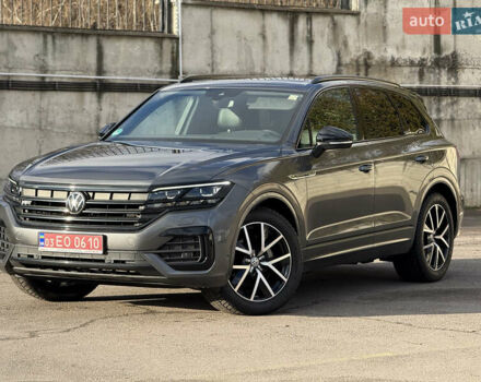 Сірий Фольксваген Туарег, об'ємом двигуна 3 л та пробігом 175 тис. км за 53999 $, фото 2 на Automoto.ua