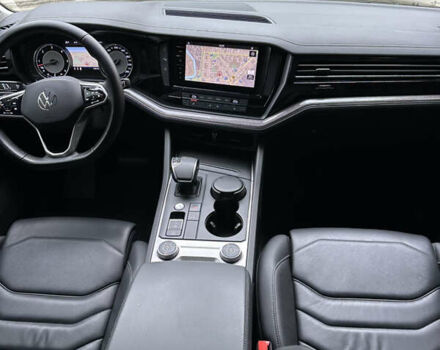 Серый Фольксваген Туарег, объемом двигателя 3 л и пробегом 129 тыс. км за 45500 $, фото 14 на Automoto.ua