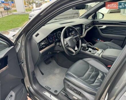 Серый Фольксваген Туарег, объемом двигателя 2.97 л и пробегом 86 тыс. км за 58000 $, фото 14 на Automoto.ua