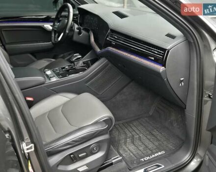 Серый Фольксваген Туарег, объемом двигателя 4 л и пробегом 196 тыс. км за 75900 $, фото 9 на Automoto.ua