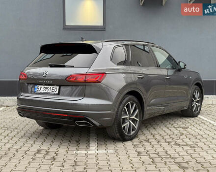 Серый Фольксваген Туарег, объемом двигателя 2.97 л и пробегом 160 тыс. км за 53700 $, фото 5 на Automoto.ua