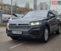 Серый Фольксваген Туарег, объемом двигателя 3 л и пробегом 120 тыс. км за 50300 $, фото 1 на Automoto.ua