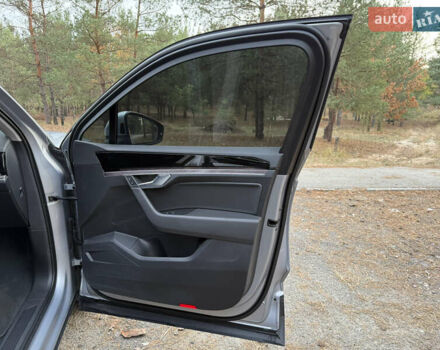 Серый Фольксваген Туарег, объемом двигателя 3 л и пробегом 56 тыс. км за 46900 $, фото 6 на Automoto.ua