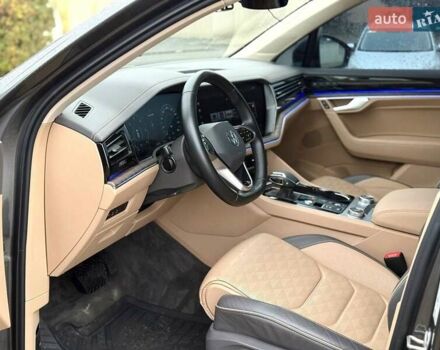 Серый Фольксваген Туарег, объемом двигателя 2.97 л и пробегом 97 тыс. км за 58700 $, фото 21 на Automoto.ua