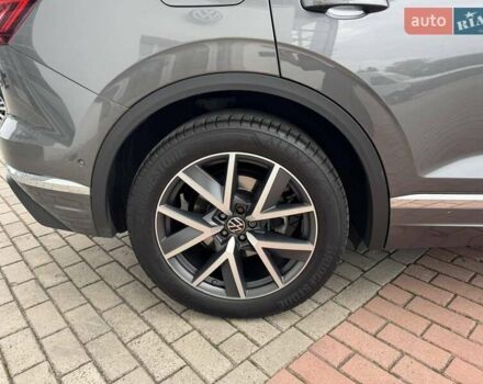 Серый Фольксваген Туарег, объемом двигателя 2.97 л и пробегом 86 тыс. км за 58000 $, фото 7 на Automoto.ua