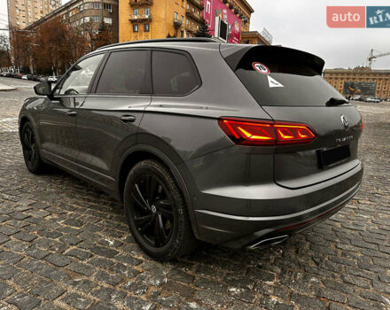 Серый Фольксваген Туарег, объемом двигателя 3 л и пробегом 90 тыс. км за 53500 $, фото 6 на Automoto.ua