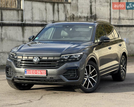 Сірий Фольксваген Туарег, об'ємом двигуна 3 л та пробігом 175 тис. км за 53999 $, фото 1 на Automoto.ua