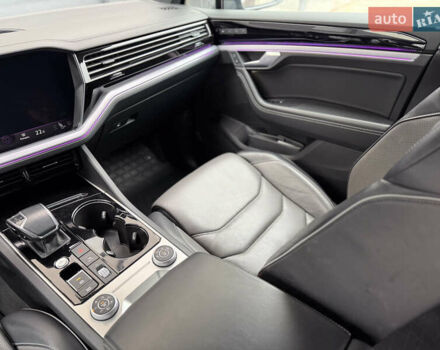 Серый Фольксваген Туарег, объемом двигателя 2.97 л и пробегом 160 тыс. км за 53700 $, фото 26 на Automoto.ua