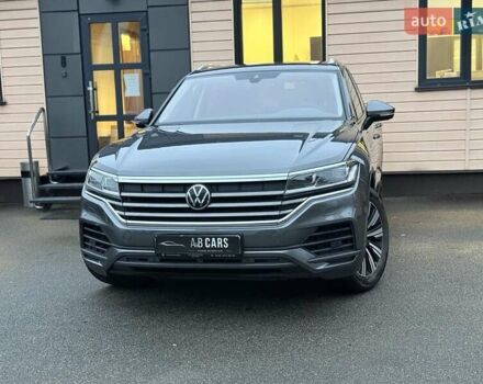 Серый Фольксваген Туарег, объемом двигателя 3 л и пробегом 41 тыс. км за 46900 $, фото 17 на Automoto.ua