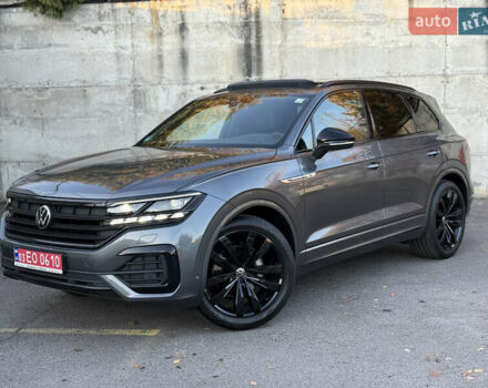 Серый Фольксваген Туарег, объемом двигателя 3 л и пробегом 175 тыс. км за 53999 $, фото 4 на Automoto.ua