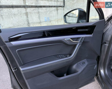 Серый Фольксваген Туарег, объемом двигателя 3 л и пробегом 175 тыс. км за 53999 $, фото 81 на Automoto.ua