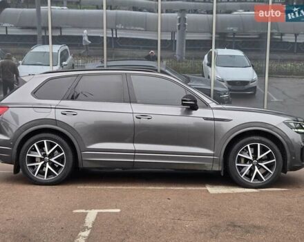 Серый Фольксваген Туарег, объемом двигателя 4 л и пробегом 196 тыс. км за 75900 $, фото 6 на Automoto.ua