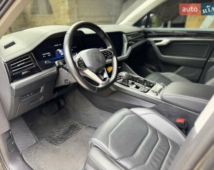 Сірий Фольксваген Туарег, об'ємом двигуна 2.97 л та пробігом 123 тис. км за 54700 $, фото 23 на Automoto.ua
