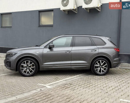 Серый Фольксваген Туарег, объемом двигателя 2.97 л и пробегом 160 тыс. км за 53700 $, фото 9 на Automoto.ua