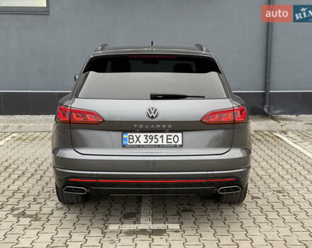 Серый Фольксваген Туарег, объемом двигателя 2.97 л и пробегом 160 тыс. км за 53700 $, фото 7 на Automoto.ua