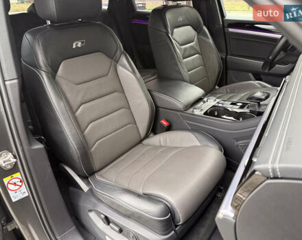 Серый Фольксваген Туарег, объемом двигателя 2.97 л и пробегом 160 тыс. км за 53700 $, фото 35 на Automoto.ua