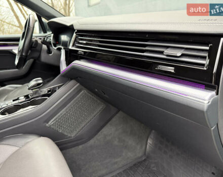 Серый Фольксваген Туарег, объемом двигателя 2.97 л и пробегом 160 тыс. км за 53700 $, фото 38 на Automoto.ua