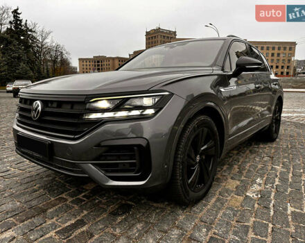 Серый Фольксваген Туарег, объемом двигателя 3 л и пробегом 90 тыс. км за 53500 $, фото 3 на Automoto.ua