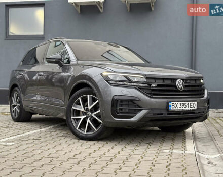 Серый Фольксваген Туарег, объемом двигателя 2.97 л и пробегом 160 тыс. км за 53700 $, фото 3 на Automoto.ua