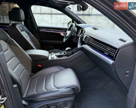 Сірий Фольксваген Туарег, об'ємом двигуна 3 л та пробігом 175 тис. км за 53999 $, фото 39 на Automoto.ua