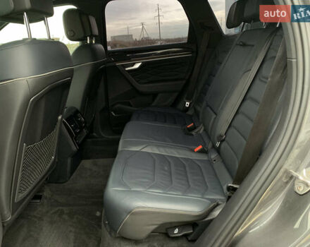 Сірий Фольксваген Туарег, об'ємом двигуна 2.97 л та пробігом 110 тис. км за 56000 $, фото 12 на Automoto.ua