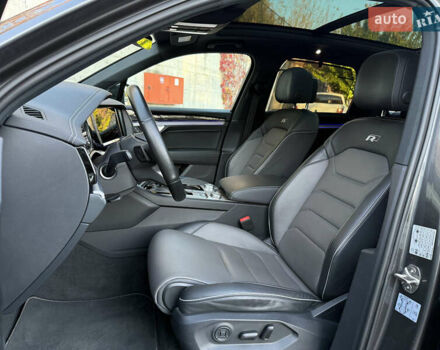 Серый Фольксваген Туарег, объемом двигателя 3 л и пробегом 175 тыс. км за 53999 $, фото 72 на Automoto.ua