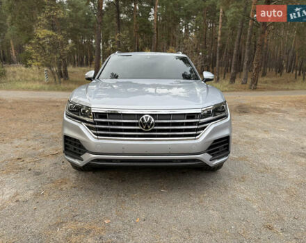 Серый Фольксваген Туарег, объемом двигателя 3 л и пробегом 56 тыс. км за 46900 $, фото 1 на Automoto.ua